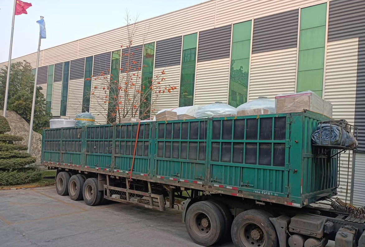【iSlot公司】每小时40T软化水设备装车发往临沂市沂水县